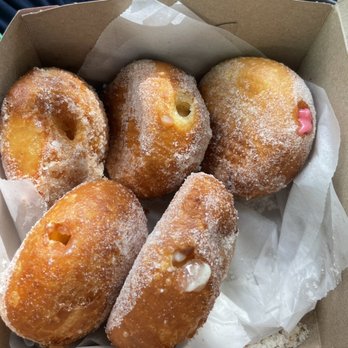 Leonard's Bakery - Bakeries Near Me - Honolulu, Hawaii