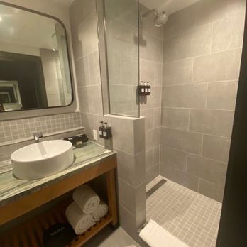 Kissel Uptown - Hotels Near Me - Oakland, California Kissel Uptown - Hotels Near Me - Oakland, California