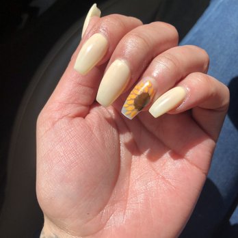 Duke's Nails & Spa - Nails by Lynda - Nail Salons Near Me - Beaumont, California