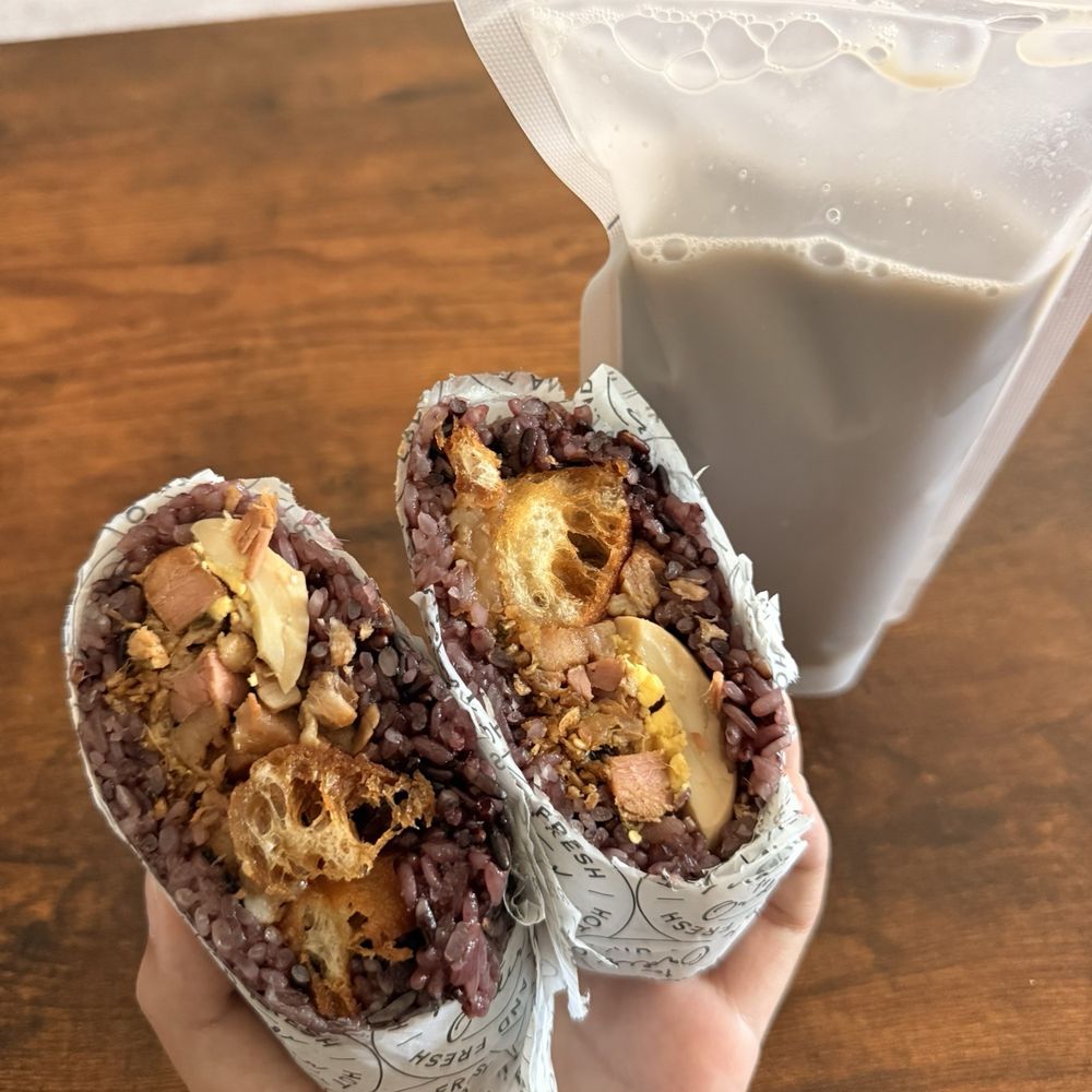 Purple Sticky Rice Roll with Braised Pork 紫米滷肉飯糰