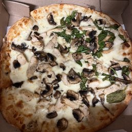 Chicken, mushroom and Spinach Alfredo pizza