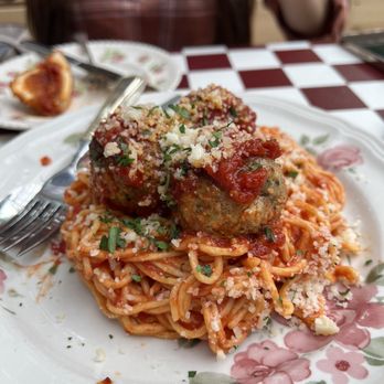 Gabbiano's - Classic red sauce pasta with meatballs - Italian Near Me - Portland, Oregon Gabbiano's - Classic red sauce pasta with meatballs - Italian Near Me - Portland, Oregon