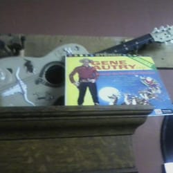 Park Ave Guitarz - Guitar memorabilia