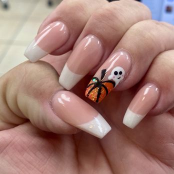 Lucky V Salon - Halloween  nail art - Nail Salons Near Me - Martinez, California