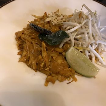Som Dee Thai Kitchen & Bar - Pad Thai - Thai Near Me - Denver, Colorado