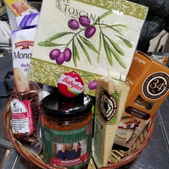 Donato's Bakery - Marinara (Artisan) Tomato Sauce in a Maltese gift basket - Bakeries Near Me - Thunder Bay, Ontario