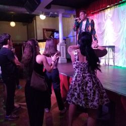 MaineStreet - Drag queen karaoke on Sundays