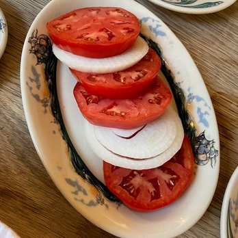 Peter Luger - Onion and Tomatoes (yes, that's it - great with their sauce) - Steakhouses Near Me - Brooklyn, New York