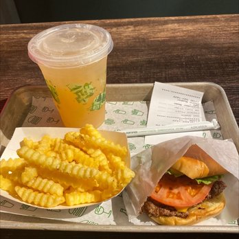 Shake Shack Queens Center Mall - Saturday evening after work yumm time - Burgers Near Me - Elmhurst, New York