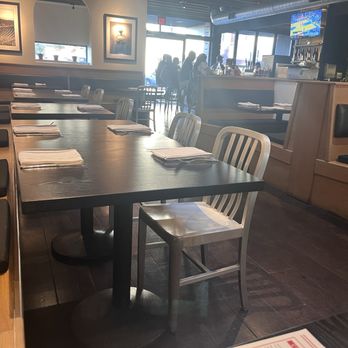 The Q Restaurant & Bar - Indoor seating - Barbeque Near Me - Napa, California The Q Restaurant & Bar - Indoor seating - Barbeque Near Me - Napa, California