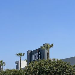 DICK'S Sporting Goods - Outside