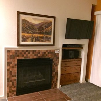 WorldMark Clear Lake - 12.21.18  Fireplace and entertainment - Hotels Near Me - Nice, California