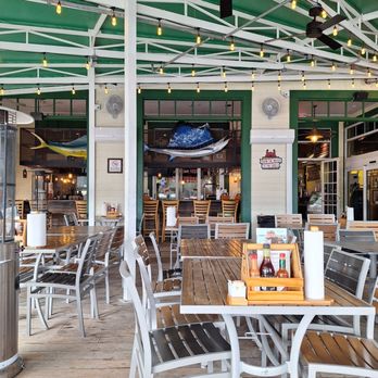 Pinchers - Outdoor patio, bar area - Seafood Near Me - Venice, Florida Pinchers - Outdoor patio, bar area - Seafood Near Me - Venice, Florida