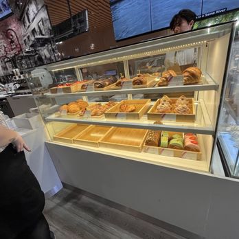 Le Belisse Cafe  - Desserts Near Me - Vancouver, British Columbia