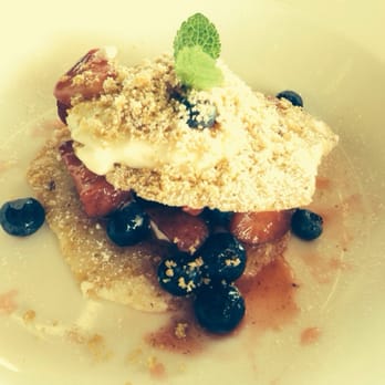 Earls Kitchen + Bar - Strawberry shortcake - New American Near Me - Miami, Florida