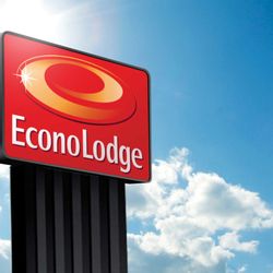 Econo Lodge Inn & Suites