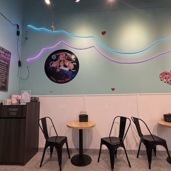 Shiverz - Cute decor - Ice Cream & Frozen Yogurt Near Me - Long Lake, Minnesota Shiverz - Cute decor - Ice Cream & Frozen Yogurt Near Me - Long Lake, Minnesota