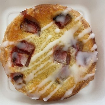 The Bake Shop - Berry tart - Bagels Near Me - Williamsburg, Virginia
