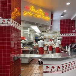 In-N-Out Burger - Dining room