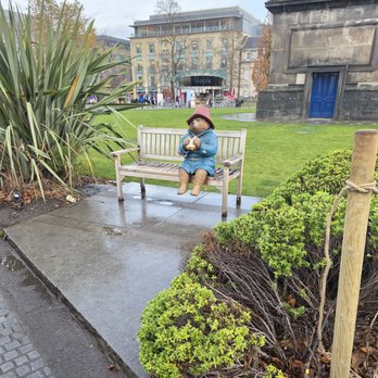 St Andrew Square Garden - Paddington Bear eating a marmalade sandwich at St. Andrew Square Garden - Parks Near Me - Edinburgh, EDH St Andrew Square Garden - Paddington Bear eating a marmalade sandwich at St. Andrew Square Garden - Parks Near Me - Edinburgh, EDH