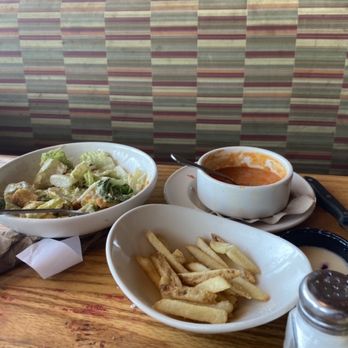 Applebee's Grill + Bar - Dirty Booth and Warm Salad - American Near Me - Bloomington, Illinois