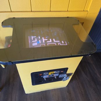 Pizza Machine - They have an old school Ms. Pac Man machine here - Pizza Near Me - Gardena, California Pizza Machine - They have an old school Ms. Pac Man machine here - Pizza Near Me - Gardena, California