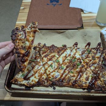 Pars and Pints - Bbq chicken flatbread - Bars Near Me - Southaven, Mississippi