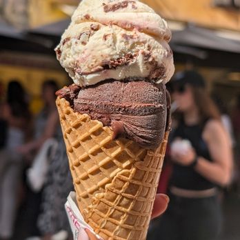 Fenocchio - Chocolate Bar (aka Kinder chocolate) + dark chocolate sorbet - Ice Cream & Frozen Yogurt Near Me - Nice, 06