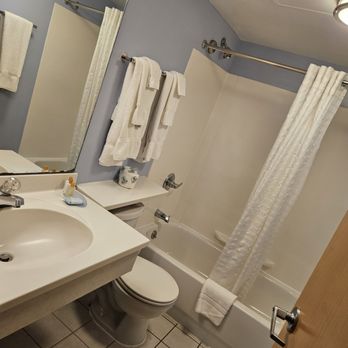 Atlantic Sands Hotel & Conference Center - Bathroom - Hotels Near Me - Rehoboth Beach, Delaware Atlantic Sands Hotel & Conference Center - Bathroom - Hotels Near Me - Rehoboth Beach, Delaware