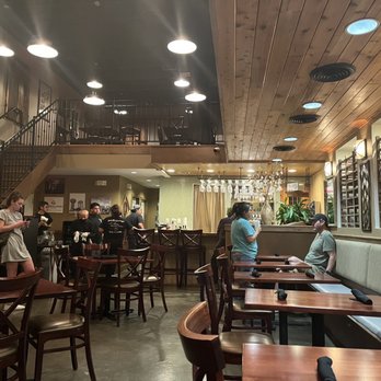 Joe's Pizza Pasta & Subs - Interior seating area - Italian Near Me - Carrollton, Texas