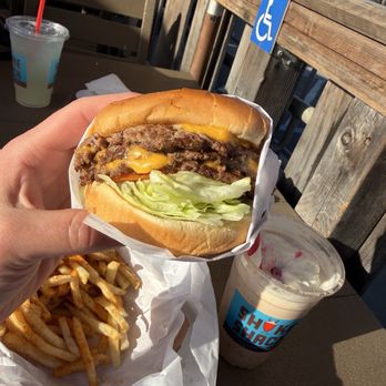 Crystal Cove Shake Shack - American Near Me - Newport Coast, California