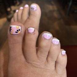 Queen Nails