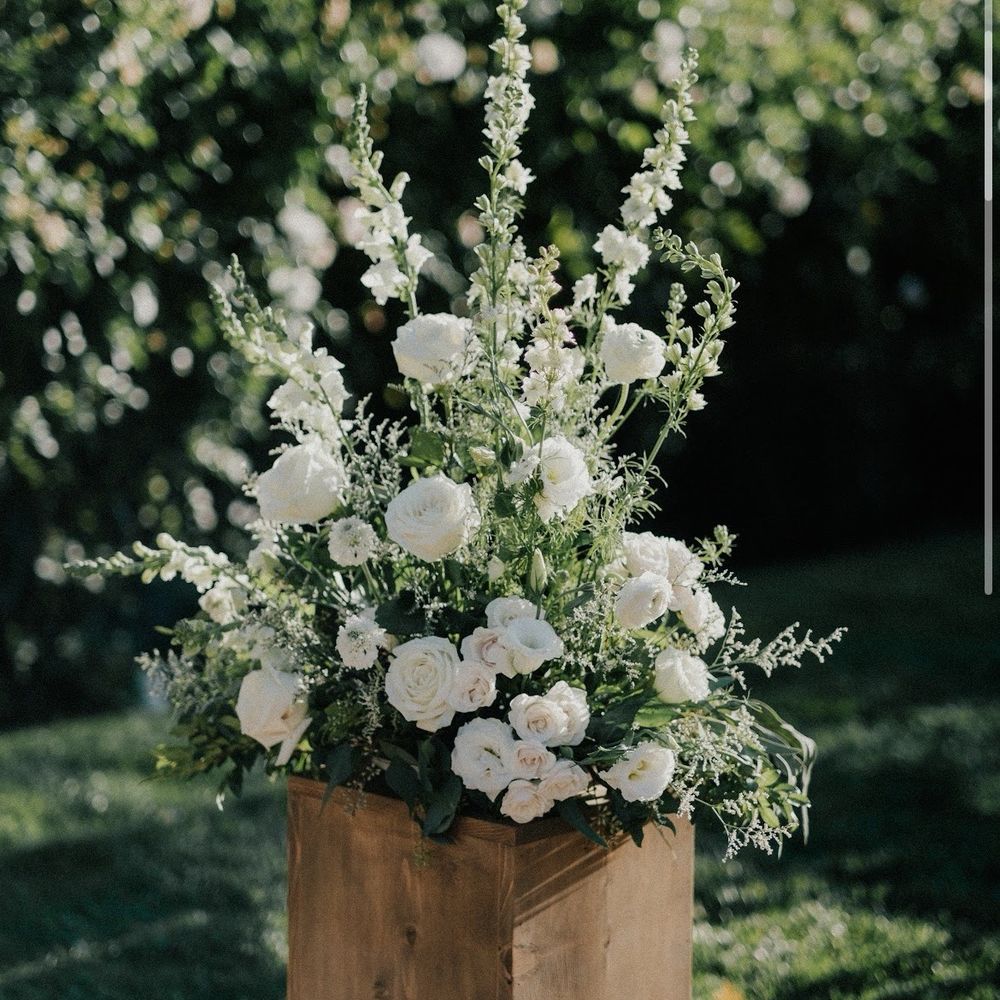 Flowers Etc. - arrangement at ceremony site - Florists Near Me - Beaumont, California Flowers Etc. - arrangement at ceremony site - Florists Near Me - Beaumont, California