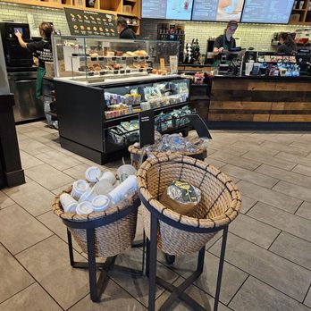 Starbucks - Coffee & Tea Near Me - Austin, Texas