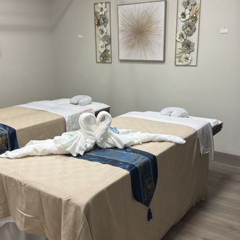 Aura Therapeutic Thai Massage - Couples Massage Room. Nice big beds - Massage Therapy Near Me - Tomball, Texas