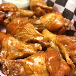 Crazy 8s Sports Bar & Grill - Ol' Hickory Wings