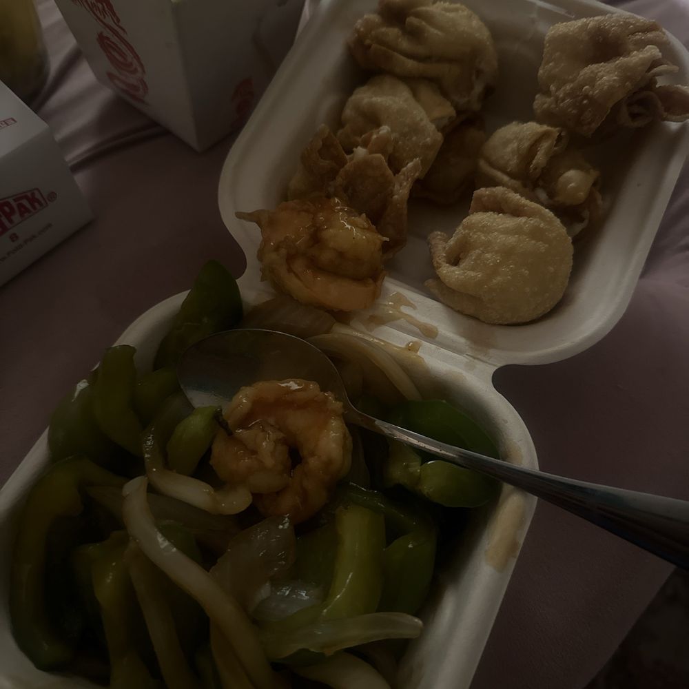 ordered a small pepper steak and shrimp meal. ,,wontons