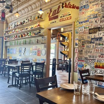 Cozy Noodles & Rice - Dining area - Thai Near Me - Evanston, Illinois Cozy Noodles & Rice - Dining area - Thai Near Me - Evanston, Illinois