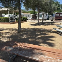 Roadrunner RV Park - Horse shoe set up. Patio with grill.