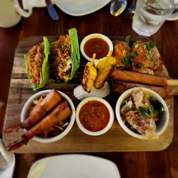 SEA Thai Bistro - Starter's Parade $34 2 each: golden veggie spring rolls, crispy prawns, chicken satay, pork potstickers, Thai prawn bruschetta - Thai Near Me - Santa Rosa, California