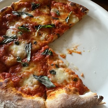 Beachcrest - Margherita pizza - Beer Bar Near Me - Gleneden Beach, Oregon