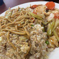 China Diner - Szechwan Chicken, fried rice and chicken chow mein.