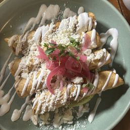 Cochinita pibil flautas Cochinita pibil flautas