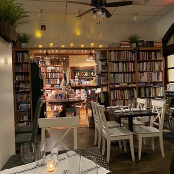 Da Pepo - a dining room with tables and chairs - Italian Near Me - Montclair, New Jersey