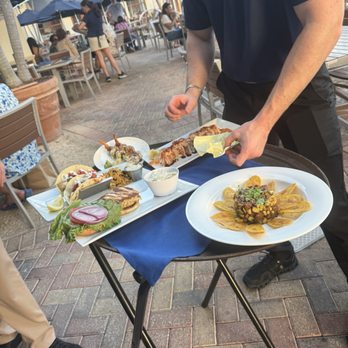 Dive Bar Restaurant - Seafood Near Me - Jupiter, Florida