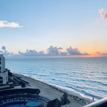 Marriott Cancun Resort - Sunrise from room 6093 - Hotels Near Me - Cancún, ROO