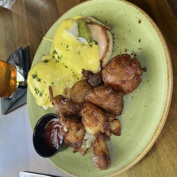The Raymond 1886 - Benedict - New American Near Me - Pasadena, California