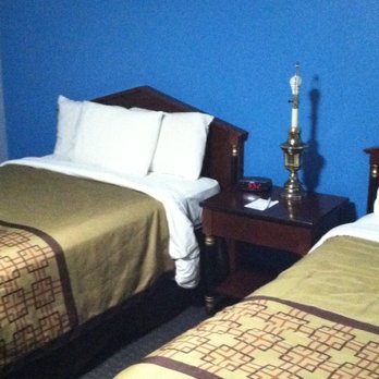 Sandwich Lodge & Resort - No lampshade - Hotels Near Me - Sandwich, Massachusetts