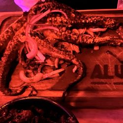 Alux Bar & Grill  - Pulpo Zarandeado