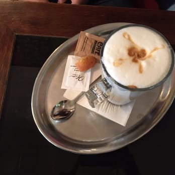 Café Amandine - Latte - French Near Me - Prague, Puerto Rico